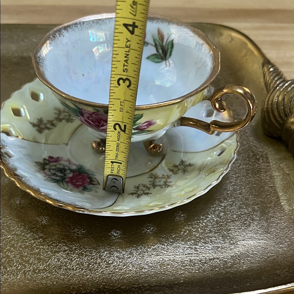 #1369* vintage England Teacup and Saucer with Gold Accents - Picture 6 of 8